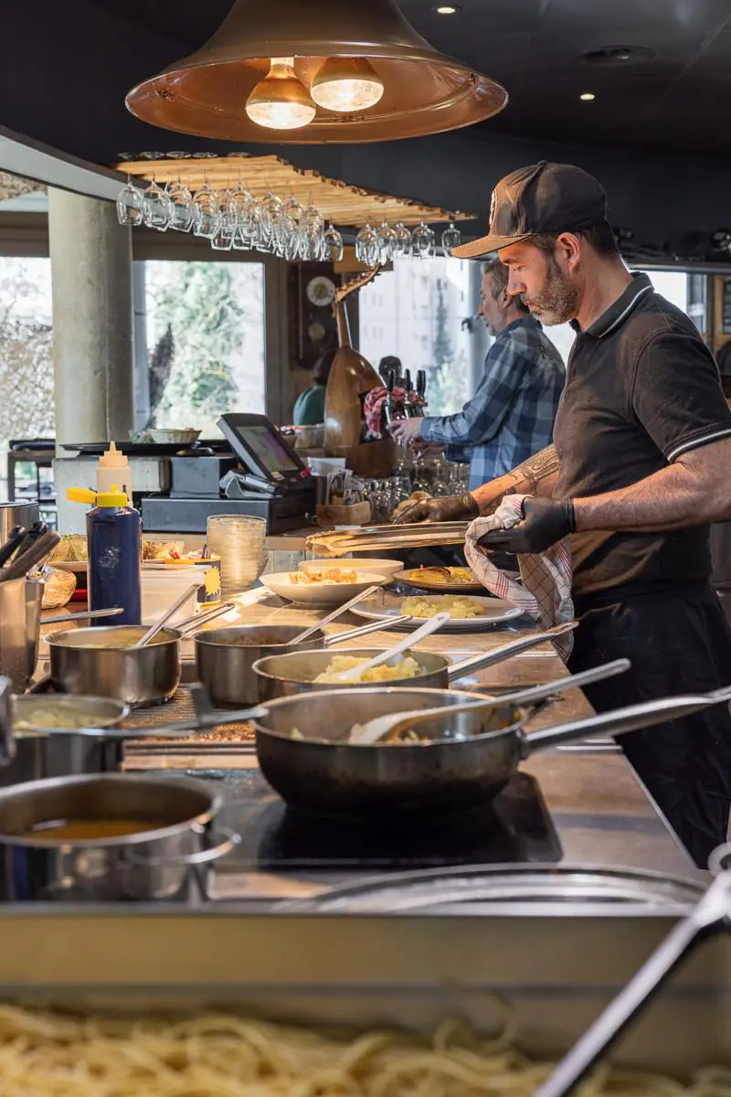 Le chef au piano, en pleine cuisson