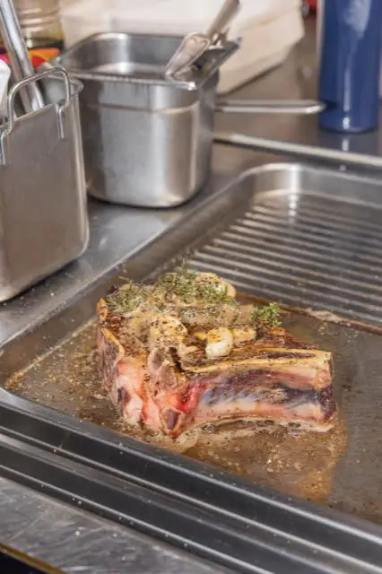 En cuisine et au service Chez TOF (9)