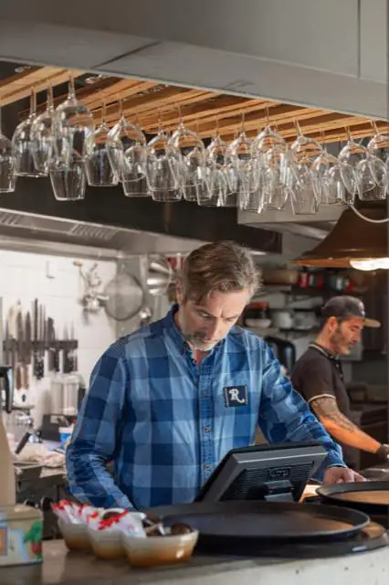 En cuisine et au service Chez TOF (10)