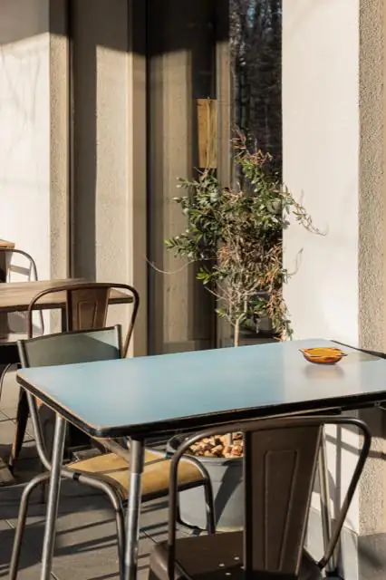 La terrasse couverte et ombragée de Chez TOF (3)